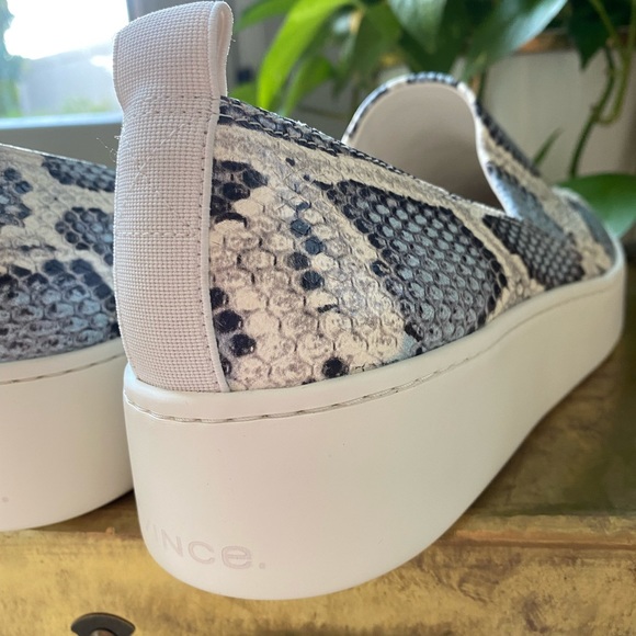 Vince Saxon - 2 H0081L2401 animal print slip on shoes sneakers - Picture 4 of 12